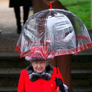 【秋雨】その人の個性とセンスが現れる「英国王室プリンセスの傘選び」とは