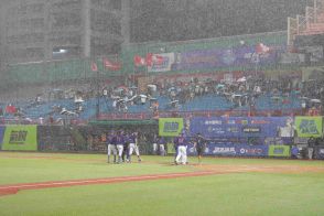 【Ｕ―１８】日本ＶＳ台湾の決勝戦は降雨により中断