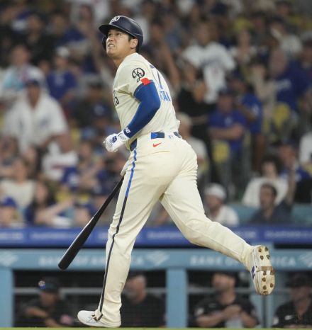 大谷翔平「グリーンモンスター」も越える１０６メートル特大飛球　初回は右翼へ大ファウル　「４７―４６」は幻に