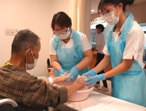 「将来の夢への思いより強く」　京都の高校生が看護の現場を体験