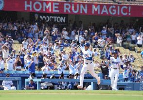 大谷翔平　自己最多タイ46号はWS初制覇記念ボード直撃の吉兆137m特大弾　未踏の「46―46」到達