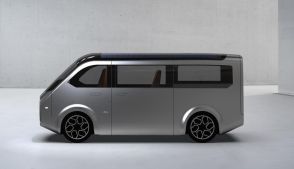 家電のシャープが作ったEV、リビングルームとして使える