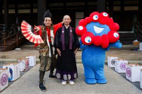 武将様（ミサイルマン岩部）、八尾「顕証寺」で和楽器の音色にうっとり　自称「織田信長と同期」