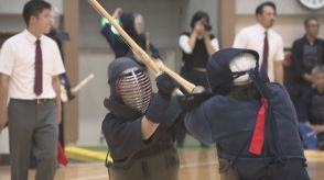 岡山県警で剣道大会　警察官が日頃の練習の成果を競う　男女合わせて約250人出場