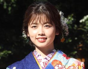 小芝風花、犬に引っ張られ...「無事転びました」　撮影中の出来事にファン動揺