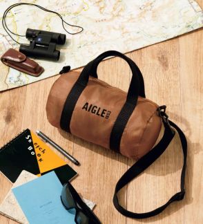 BE-PAL10月号、付録は「AIGLE」コラボの撥水ボストンバッグ。手持ち・ショルダーの2WAY