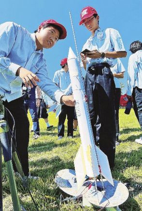 高校生が思いのせ　ロケットの町・和歌山県串本で打ち上げ、缶サット甲子園