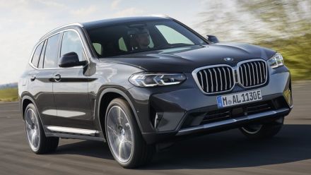 BMW『X3』、第3世代の生産を南アフリカで終了…新型のPHEVを10月から生産へ