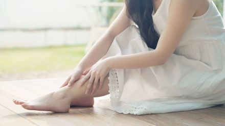 下半身がむくみやすい人は股関節も硬い？柔軟性向上＆むくみを解消する脚の付け根と腿裏のストレッチ