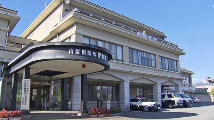 バランス崩し10ｍ下に落下 男性が重体 積み上げたパレットに乗り電球を交換中  山梨県