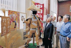 かかし、高岡役所に登場　２１、２２日に中田地区で祭