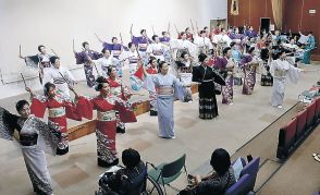 節目の舞台、成功誓う　うしお新舞踊研究会、２５周年　１０月２０日、高岡でおさらい会