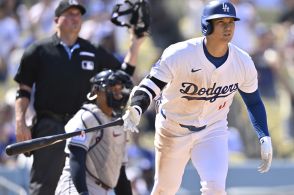 大谷翔平の“137m衝撃弾”に「あの場所に飛ぶのを見たことがない」カーショーも仰天！あと1本でアジア出身選手最多記録に並ぶ