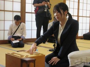 西山朋佳女流三冠の棋士編入試験第1局始まる　女性初の棋士誕生なるか／将棋