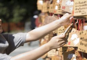 《「縁切り神社」にすがる人々》多い悩みは「会社の人間関係」　絵馬に書かれた“個人情報”をネットでさらされる危険性も