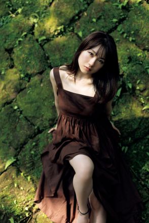 ＜石田亜佑美＞モーニング娘。ラスト写真集　13年分の思いが詰まった魂の一冊　水着　ワンピで美脚も