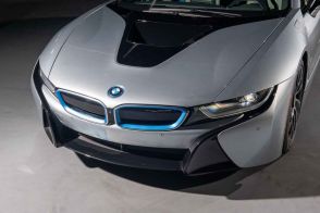 新車価格の約半分！ BMW「i8」は1000万円を切った！ 10年経っても色褪せないルックスがカッコイイPHEVは、いま手に入れておくべき物件かも!?