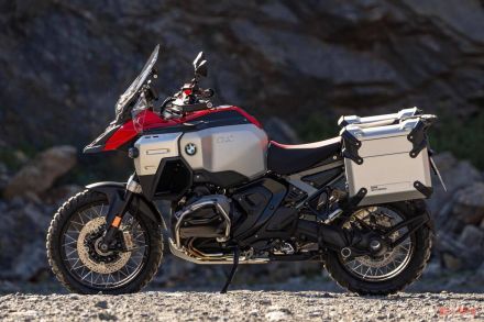 新型BMW R1300GS Adventure日本上陸！30Lタンク装備の長距離仕様GS、9月7日より注文受付けを開始