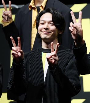 中村倫也「おっぱいを触らせないと」大まじめに演じた白石麻衣の姿に芝居の本質見る「反省、改心」