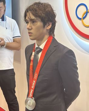 宇野昌磨　ようやく授与された北京五輪団体銀メダルに「自分にしかないストーリーがある」