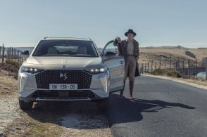 DSオートモビル、旗艦SUV『DS7』に限定カラーとなるパールグレーのレザーを備えた限定車を設定