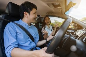 運転中に携帯電話で通話すると違反になるのに、助手席の人との会話はなぜOKなの？ 通話との差は何ですか？