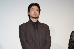 菅田将暉、緊張で「親指の皮をピーラーでむいて、奥歯が割れ、ヒゲを片っぽ剃り落した」