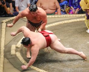 霧島　過去1勝11敗の天敵・隆の勝から白星「やっと連敗止めましたね」前に出る意識で3連勝呼ぶ