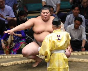 熱海富士　“好相性”豊昇龍撃破で初日　場所前の身体測定で6キロ増の189キロ「体重増えたおかげかな」