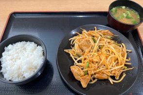 【PA飯】おそらく定番の「ホルモン炒め定食」はご飯がススム！　でも何かが足りない？　これも企業努力か