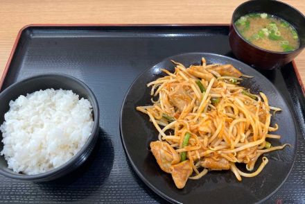 【PA飯】おそらく定番の「ホルモン炒め定食」はご飯がススム！　でも何かが足りない？　これも企業努力か