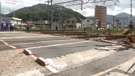 ＪＲ山陽線　踏切で列車と接触し男性死亡　山陽線と呉線の一部で運転見合わせ　広島・安芸区