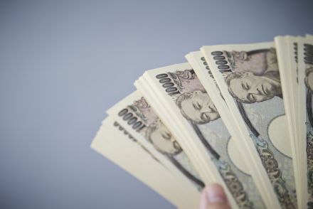 半年に1回、妻の実家に帰省するたびに「現金50万円」をもらっています。かなり高額ですが「贈与税」は発生しないのでしょうか？