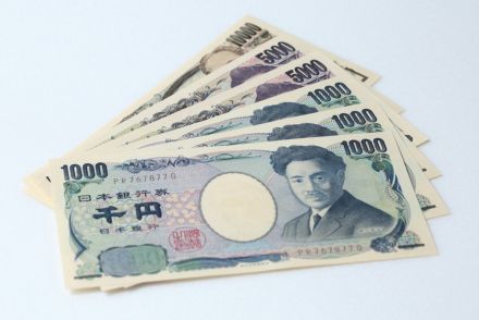 母が引っ越し業者の方にお礼で3000円ずつ渡していました。すでに引っ越し代は払っていても「お礼」として払う必要があるのですか？