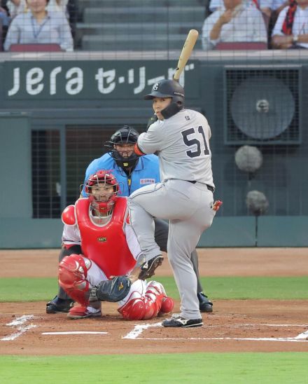 【巨人】浅野翔吾が「宮崎敏郎打法」を試合で初披露！練習のルーチン　捕邪飛もベンチは笑顔