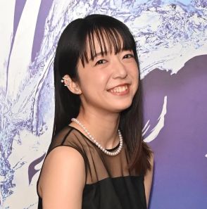 上白石萌音さん、「青髪ボブ」に大変身で劇的ビフォーアフターにネット騒然。ビジュアルの激変に「スゴい雰囲気でてる」