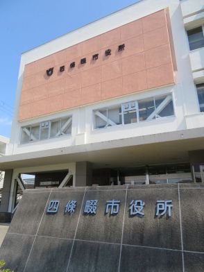 議場での陳謝、戒告へ…維新市議ら２人への懲罰を決定、高圧的言動で四條畷市議会特別委