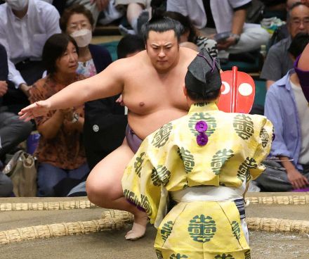 平幕・翔猿が大関撃破　2日連続結びの一番　前日は“微妙”判定黒星も今度は文句なし!