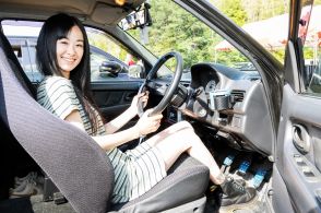 彼女の初めての愛車スズキ「アルトワークス」は父に勧められて…「ヘッドカバーは1週間かけた手磨き、過保護中の過保護です」