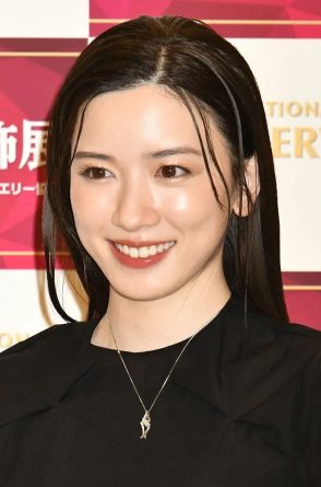 永野芽郁さん「ナイアガラの滝！みてきた！！」と報告⇒「写真なのにアニメ感がすごい」と話題に