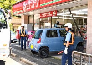 コンビニに軽自動車が突っ込む　７１歳男性 踏み間違えか　大田、けが人なし