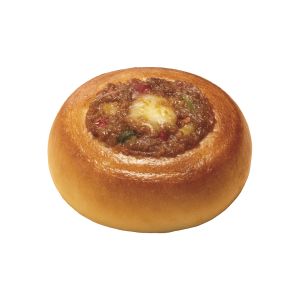 ファミマ「こんがりビストロまん ごろっと野菜の焼きカレー」9月17日発売、中身が見える「進化系中華まん」第3弾、牛肉ミンチとごろっとした野菜を詰め、クミンやガラムマサラで本格的なカレー味