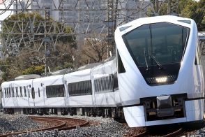 かつて日光延伸も計画された路線へ「スペーシアX」初入線！ 小さな終着駅で撮影会も