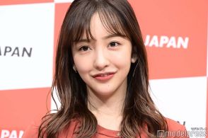 板野友美、美バストちらり キャミトップス姿に「大人の色気」「セクシーすぎる」と反響