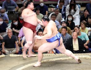 大の里“先場所の借り”返して５連勝　先場所千秋楽で敗れた隆の勝に厳しい攻めで完勝