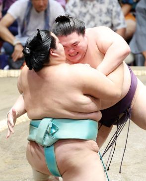 大鵬の孫、王鵬が埼玉栄高の先輩・大関琴桜に初勝利「やっと勝てたなと思います」