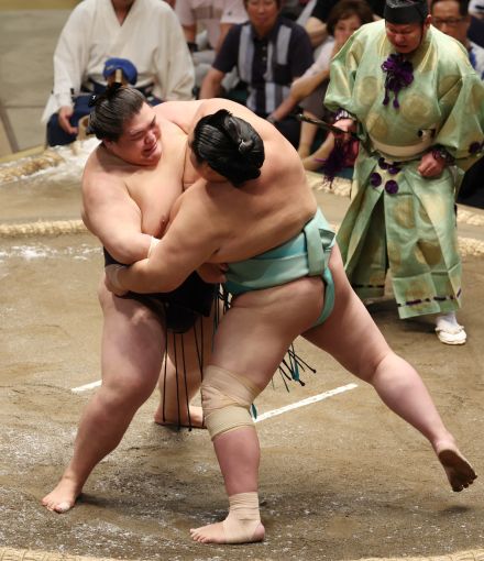 王鵬、誇らしく　大相撲秋場所