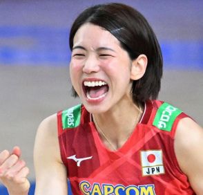 「ポーズ分からなくて…」パリ五輪 バレー女子代表、ディズニーでまさかの行動に「すごい違和感しかない」「職業病ですかね」と笑いの声