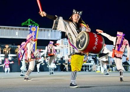 サメフライ・車エビ・トビイカ料理…「漁師飯」も一堂に！　沖縄の伝統行事が集結した初の「ぜんぶ祭り」、糸満市に3万人来場