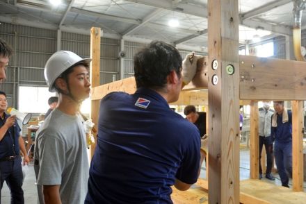 学校公認でアルバイト、地場企業バスツアーも…地元就職を支援　中高生向け取り組み続々